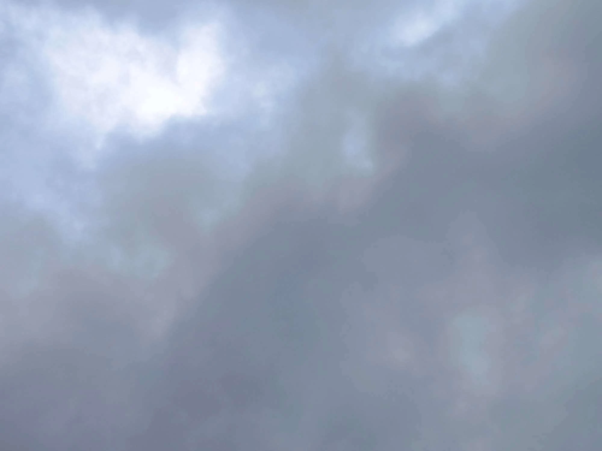 أمطار خفيفة ومتفرقة تتواصل في المكلا الآن