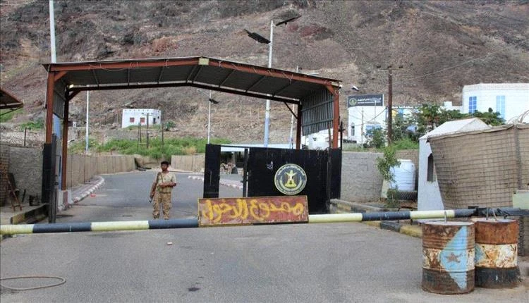 هذه الحقيقة الكاملة لاقتحام منزل الزبيدي.. مصدر عسكري يكشف ما جرى في جولد مور