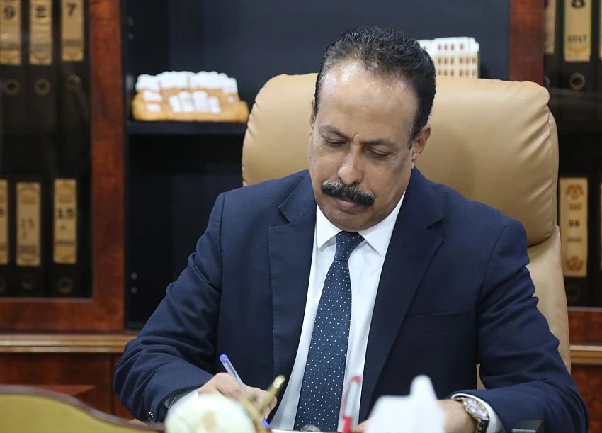 توجيهات حكومية عاجلة لرفع جاهزية الطرق لمواجهة الأمطار والسيول في المحافظات اليمنية