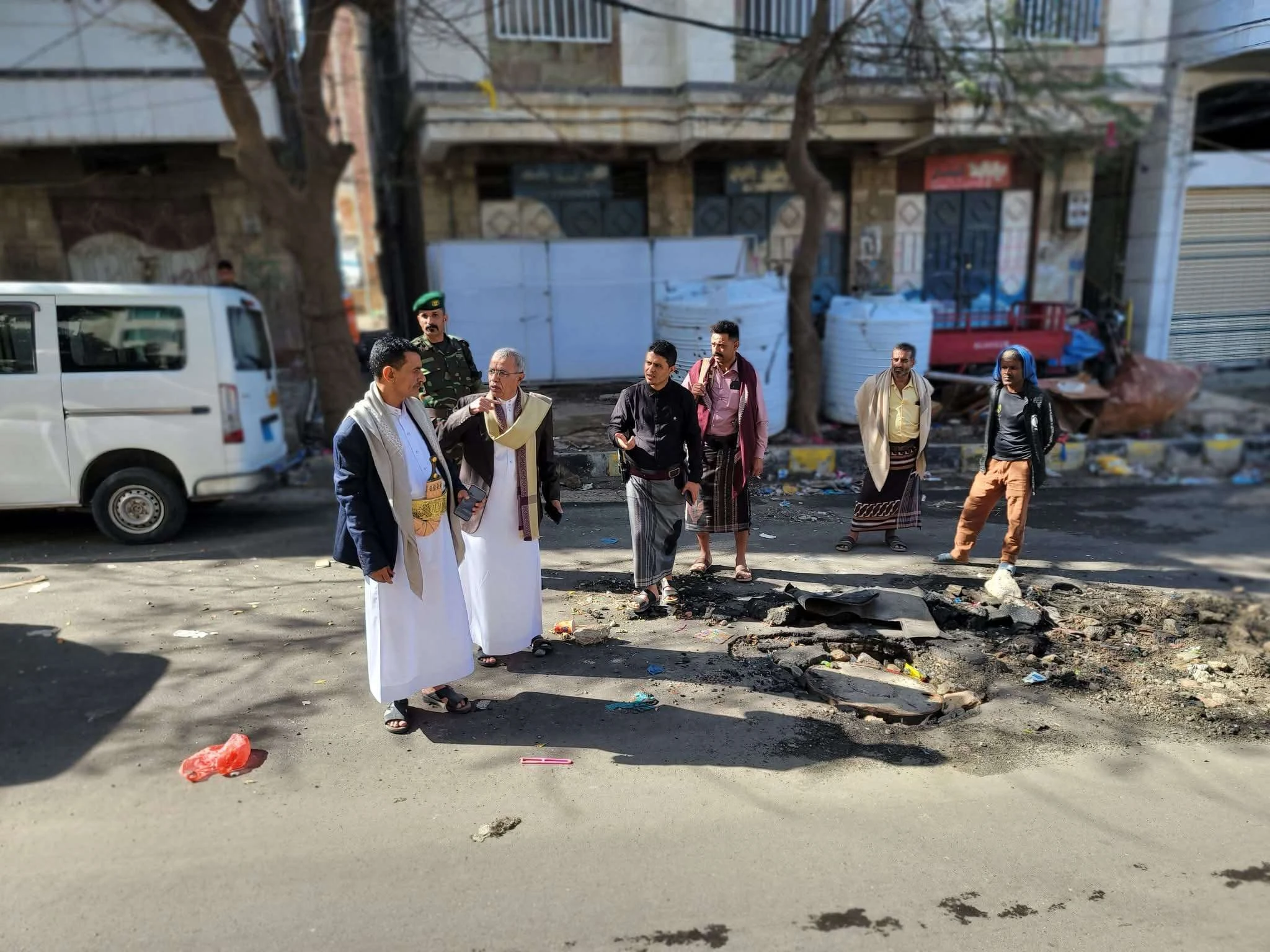 أمطار تعز تكشف اختلالات في شبكات الصرف بشارع الزراعة