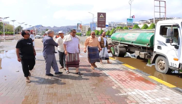 الشاذلي يتفقد أعمال معالجة تبعات المنخفض الجوي في خورمكسر والمعلا بعدن