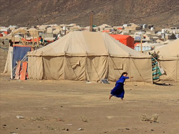 اندلاع حريق بمخيمات النازحين في الجفينة بمأرب 