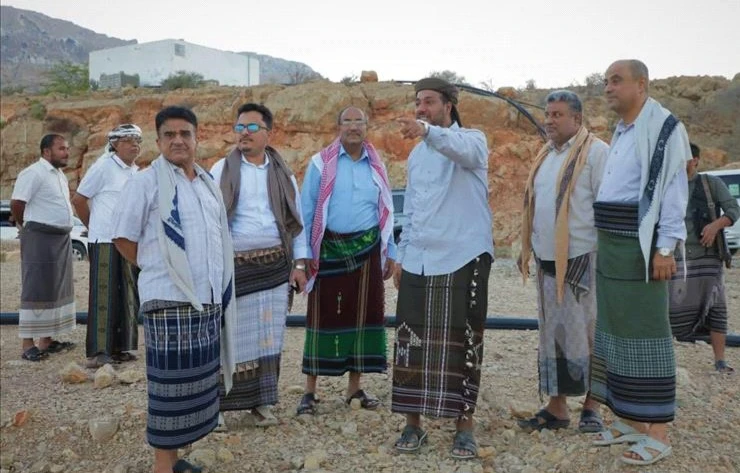 مشهد نادر في حضرموت: مسؤولون يغادرون المناصب ويعودون لروتينهم الطبيعي