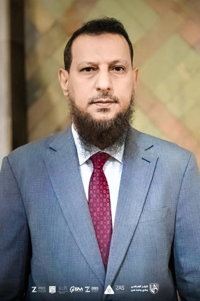 المحافظ عبدالرحمن شيخ يحث الفرق الميدانية على رفع وتيرة العمل لرفع المخلفات وتصريف المياه وإجراء عملية الرش الضبابي