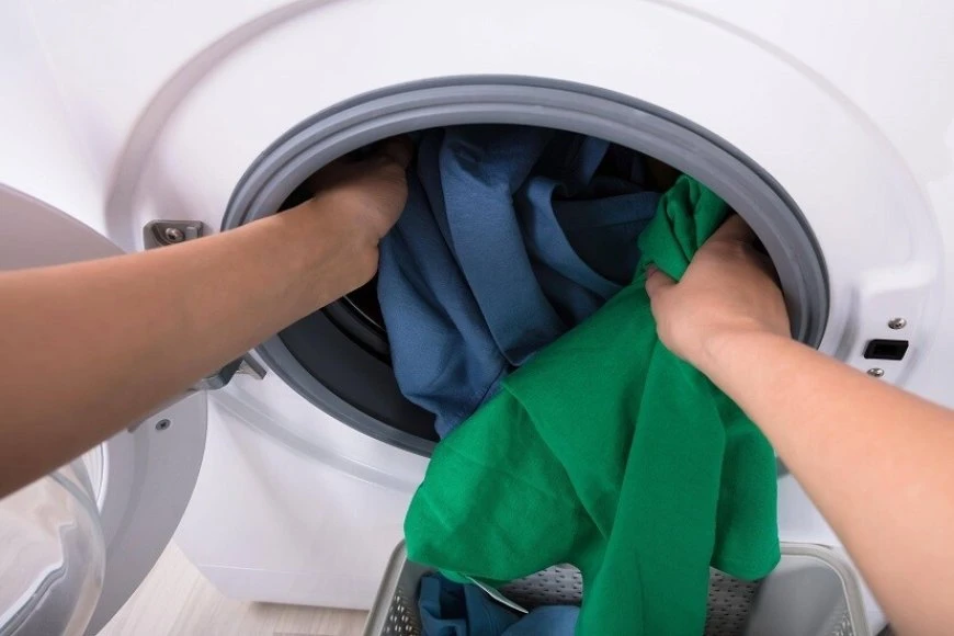 إغلاق باب الغسالة مباشرة بعد انتهاء دورة الغسيل  يعتبر  أكثر الأخطاء شيوعاً .. ما السبب ؟