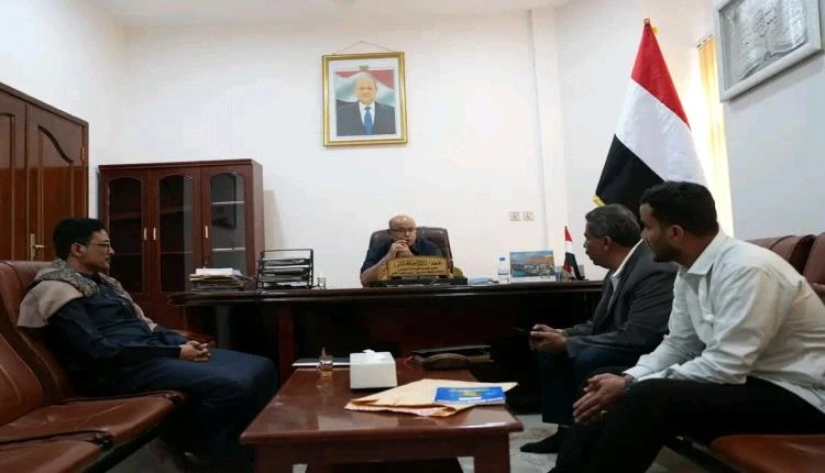 الخنبشي يناقش الوضع التمويني للمشتقات النفطية ويؤكد أولوية تأمين احتياجات الكهرباء والسوق بحضرموت