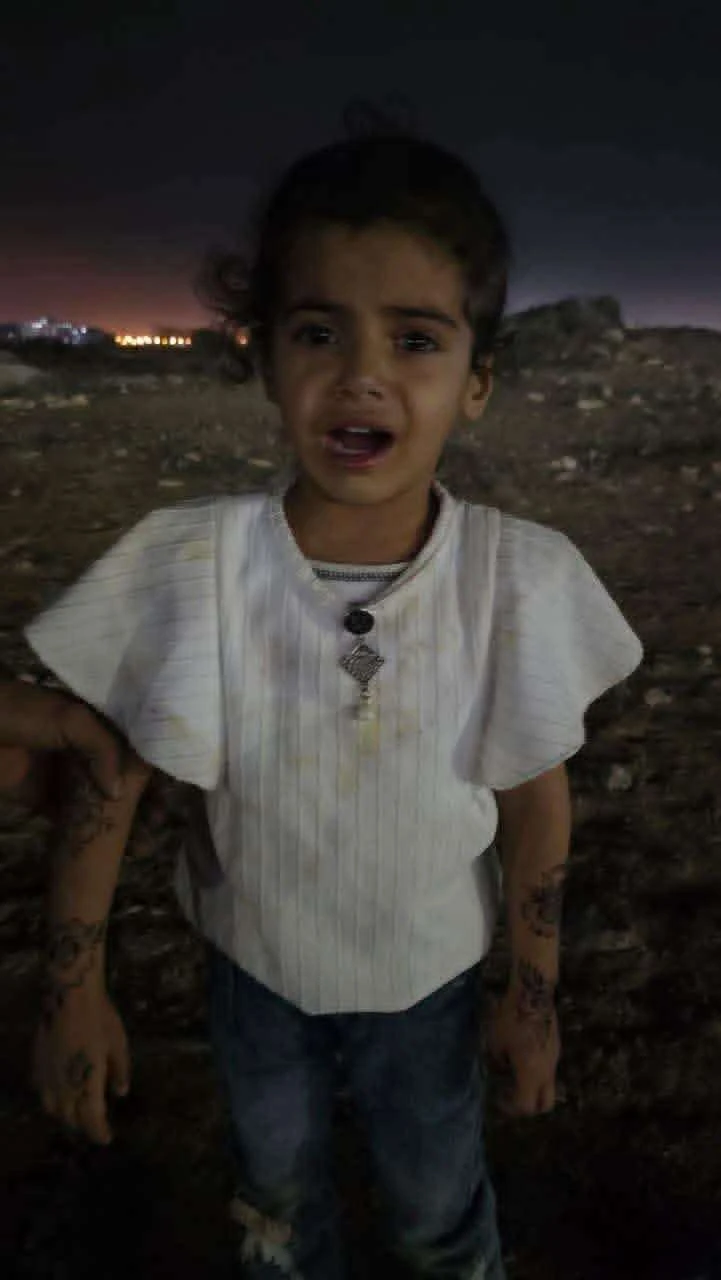 العثور على طفلة تائهة في جولة شعلان بمأرب