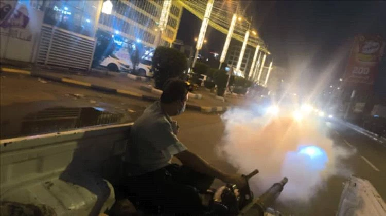 بتوجيهات مدير عام المديرية أحمد الداؤودي..
صحة البيئة بالمنصورة تنفذ حملة الرش الضبابي لمكافحة البعوض عقب الأمطار التي شهدتها عدن
