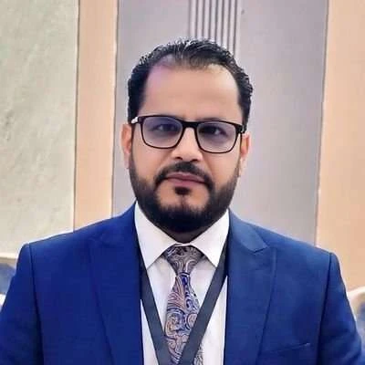 خبير اقتصادي يكشف تجاوزات في سوق الصرافة ويثير نقاشاً واسعاً حول فروقات الأسعار