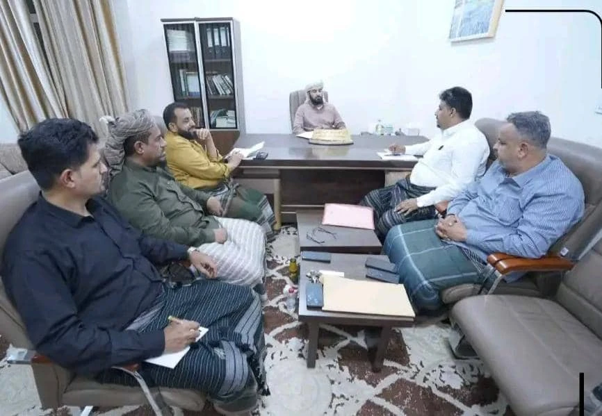 محافظ أبين يناقش مع قيادة مؤسسة  الكهرباء سبل تحسين جودة الخدمة والاستعداد للصيف القادم..