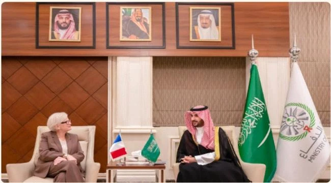 وزير الدفاع السعودي يبحث مع وزيرة القوات المسلحة الفرنسية تعزيز العلاقات الثنائية في المجال الدفاعي