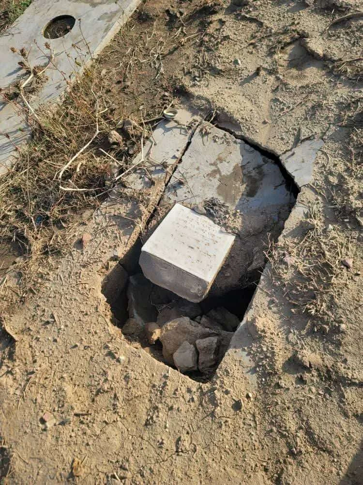 الأمطار تكشف قبوراً في مقبرة الشهداء بتعز (صور)