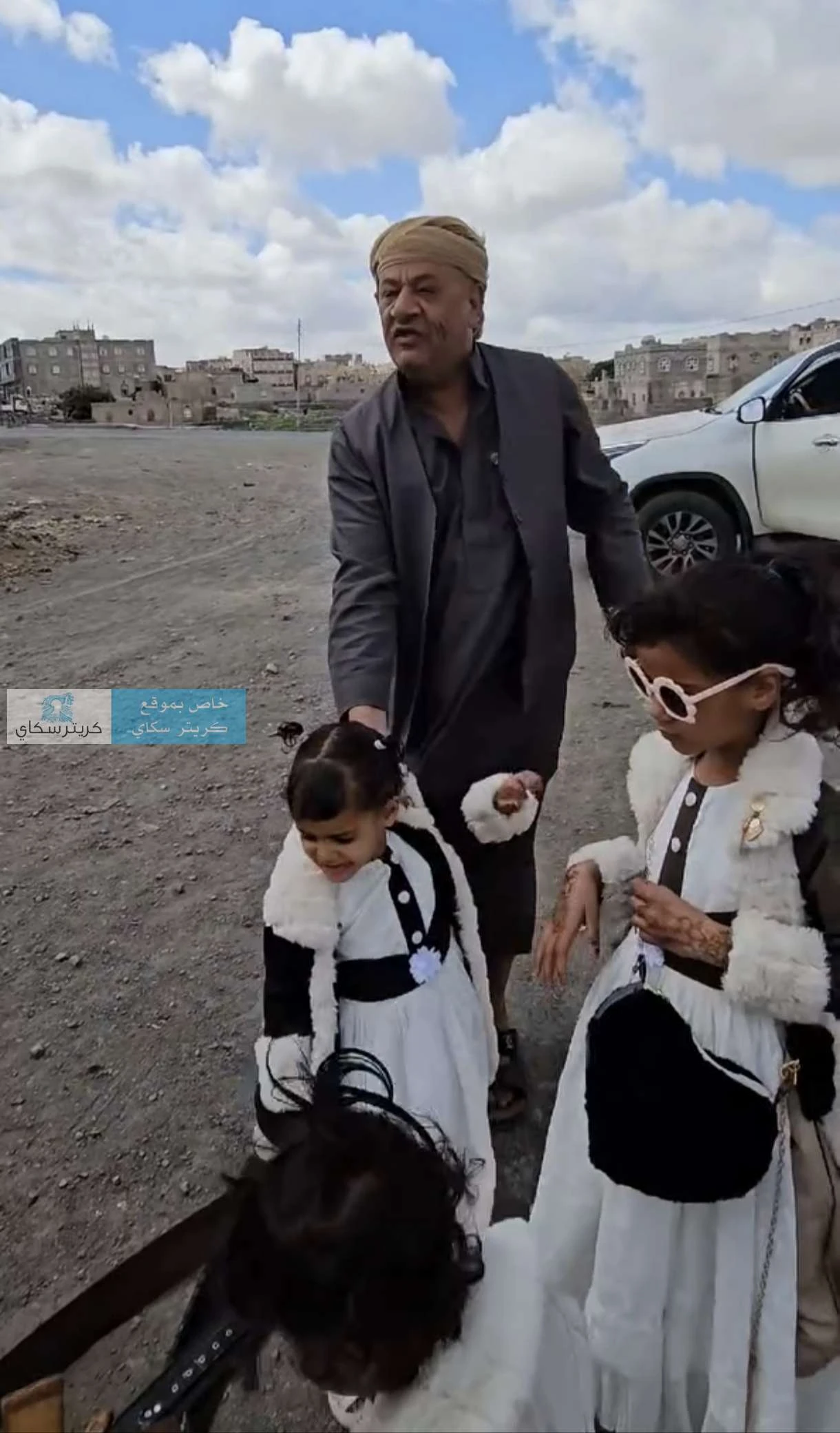 تفاصيل جديدة لاهانة مواطن امام بناته عقب تقديمه لهم باعتذار ووصفه بالدوشان في ذمار