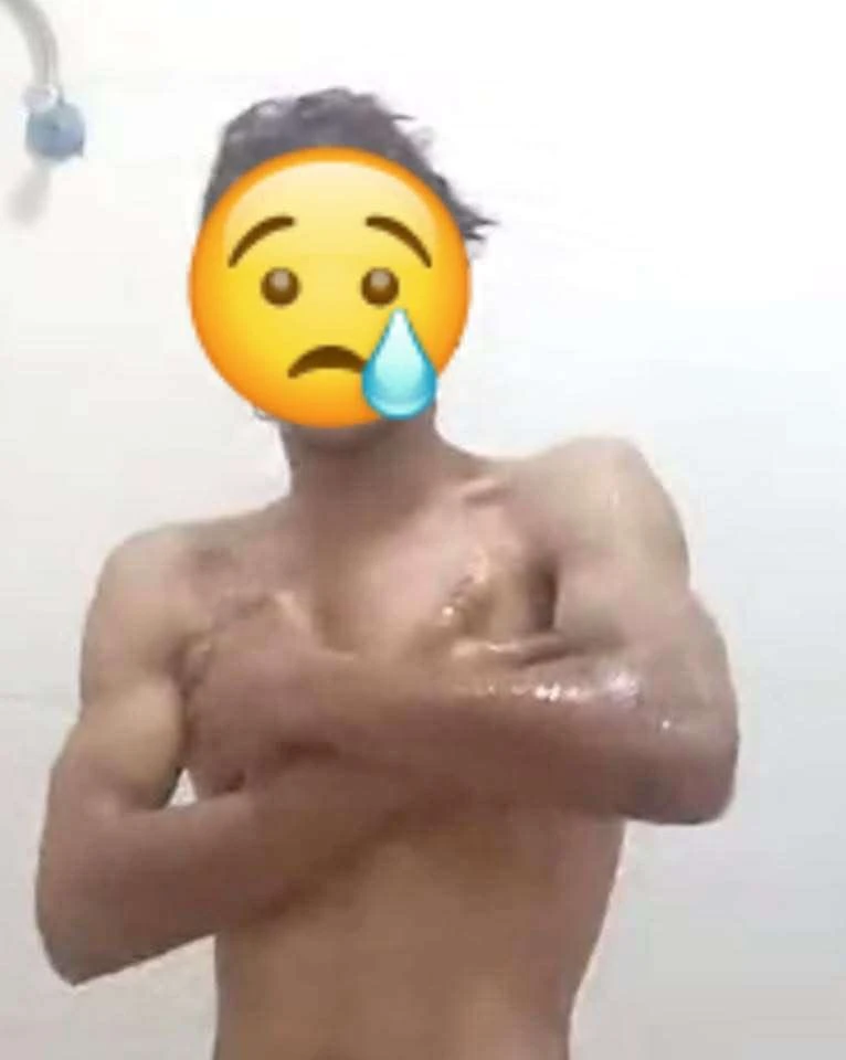 شخص يبتز فتيات بصورهم مقابل الرذيلة