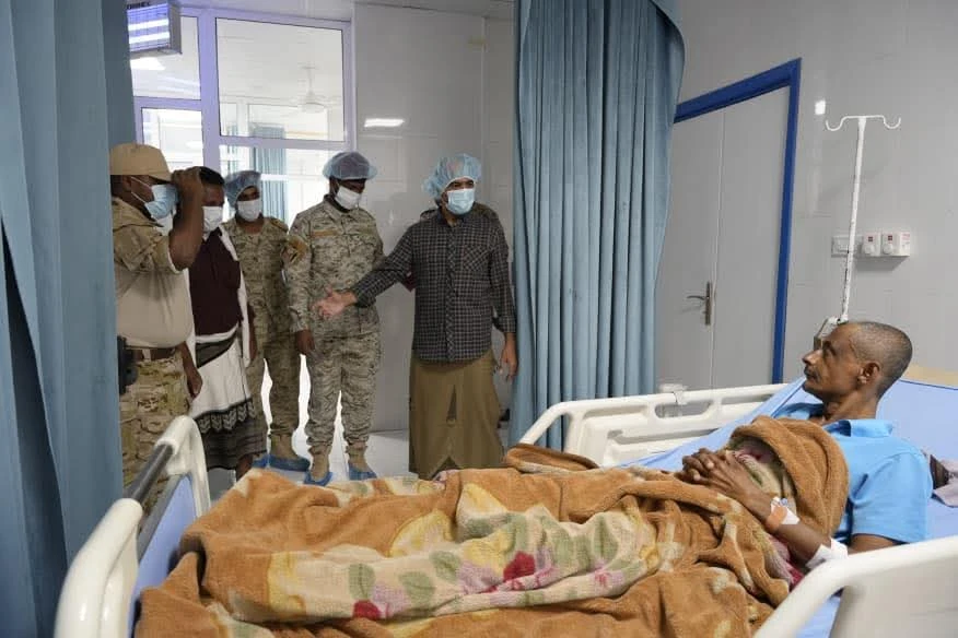 الفرقة الثانية من قوات درع الوطن تنفذ زيارة عيدية إنسانية لمرضى مستشفى القطن بوادي حضرموت