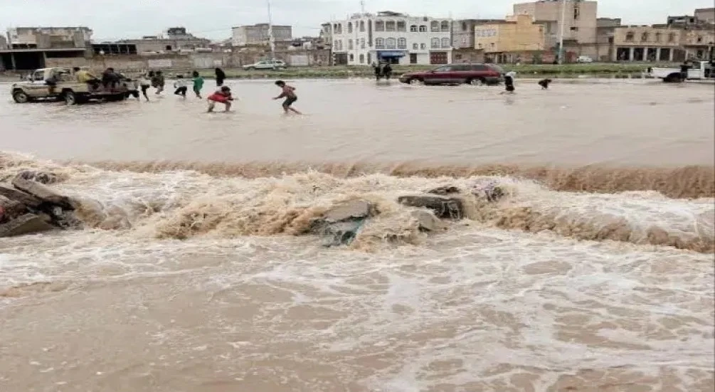 منخفض جوي واسع يقترب من اليمن.. وتحذيرات فلكية من تأثيرات قوية على عدة محافظات  