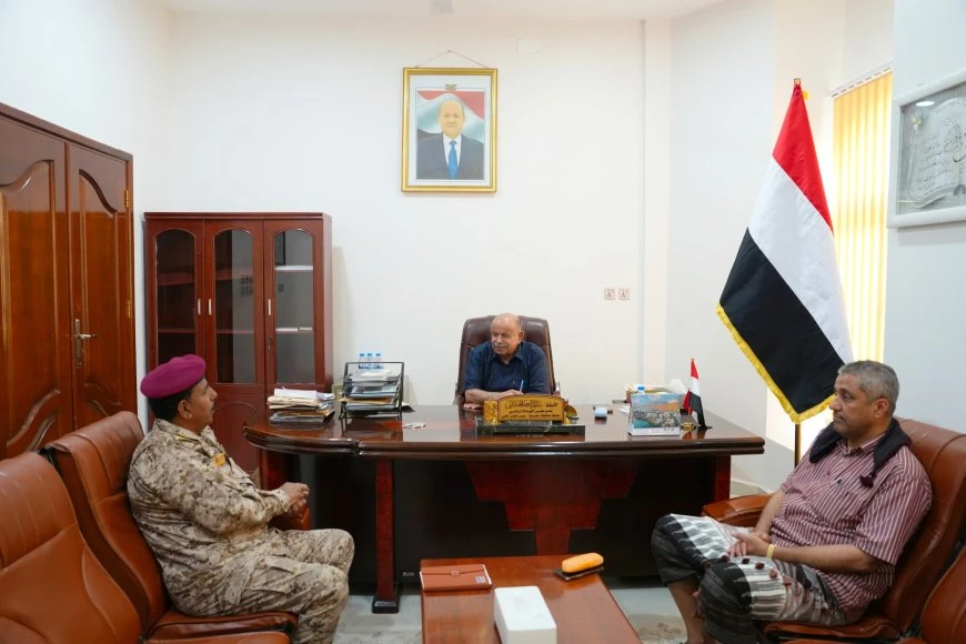 عضو مجلس القيادة محافظ حضرموت يناقش مستجدات الأوضاع العسكرية والأمنية بالمحافظة