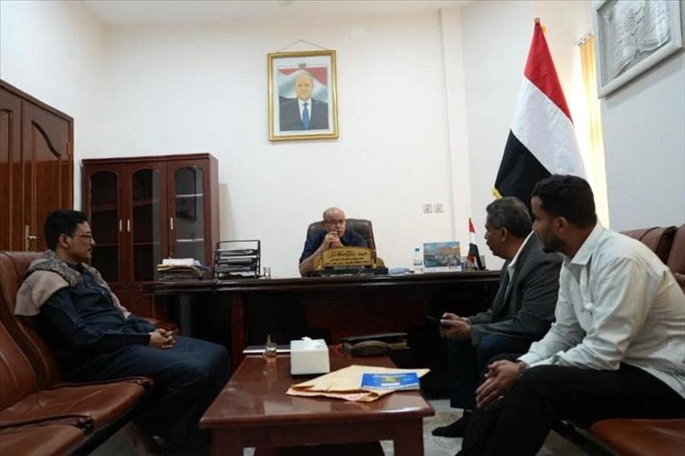 الخنبشي يطلع على سير العمل في جمارك الوديعة ويشدّد على استقرار الإمدادات النفطية بحضرموت