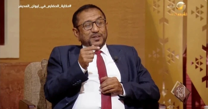 كاتب يمني: قبر “النبي هود” موجود في حضرموت.. وهناك فئة من الناس تزوره ويمارسون طقوس تشبه مناسك الحج