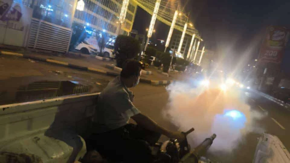 يحدث الآن.. حملة رش ضبابي لمكافحة البعوض في المنصورة