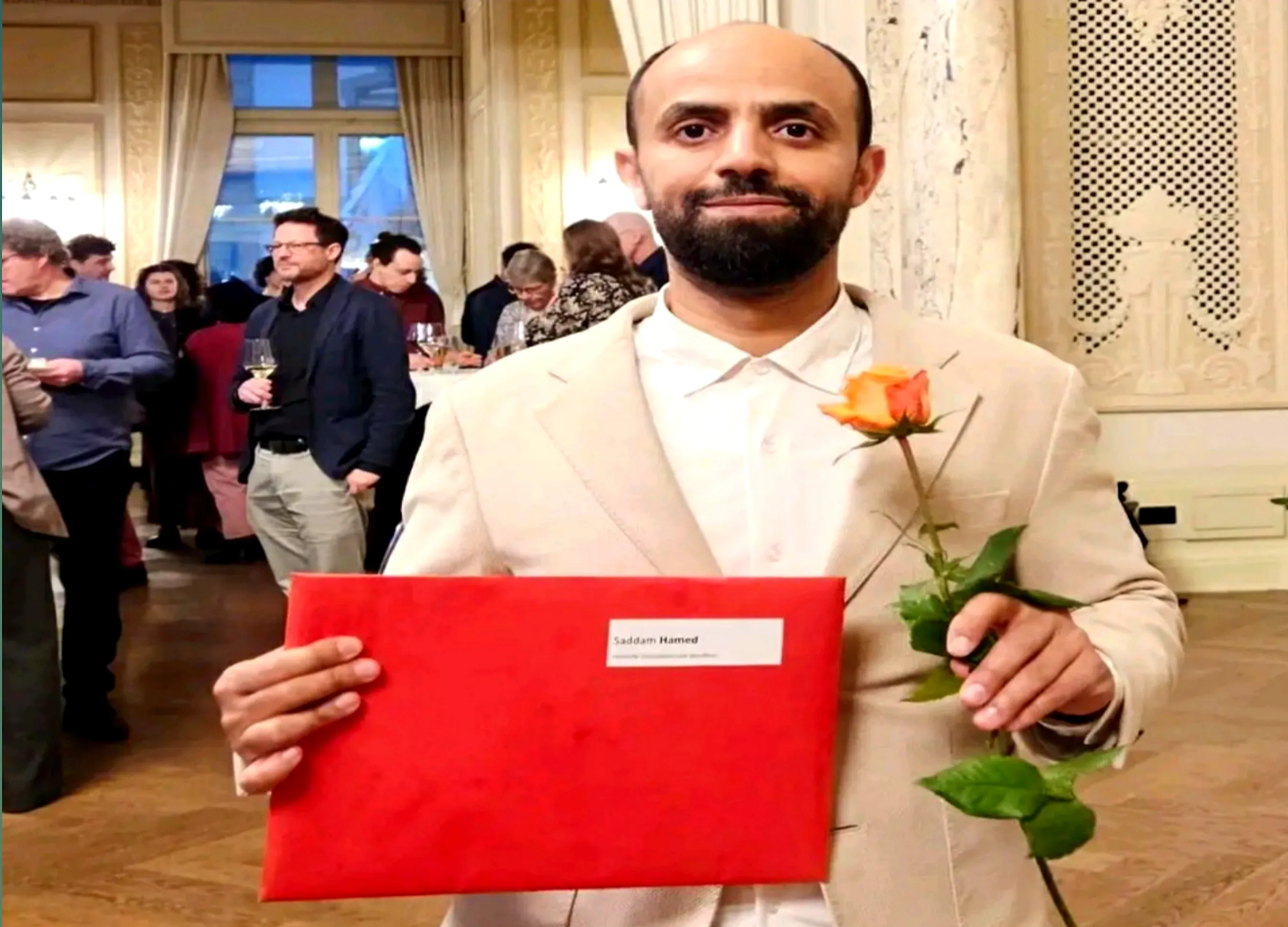 الصحفي صدام أبو عاصم ينال درجة الماجستير من جامعة بيرن السويسرية