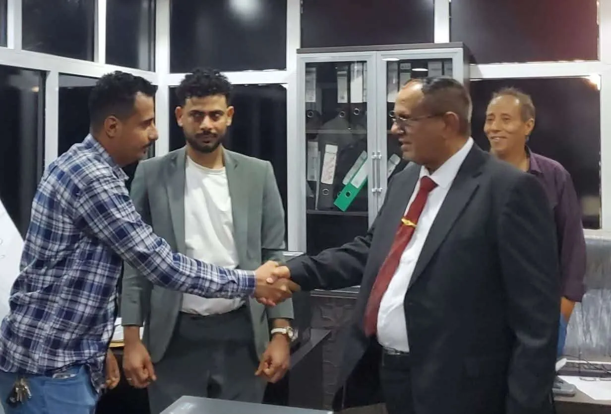 رئيس هيئة الطيران يتفقد العمل في عدن عقب إجازة العيد