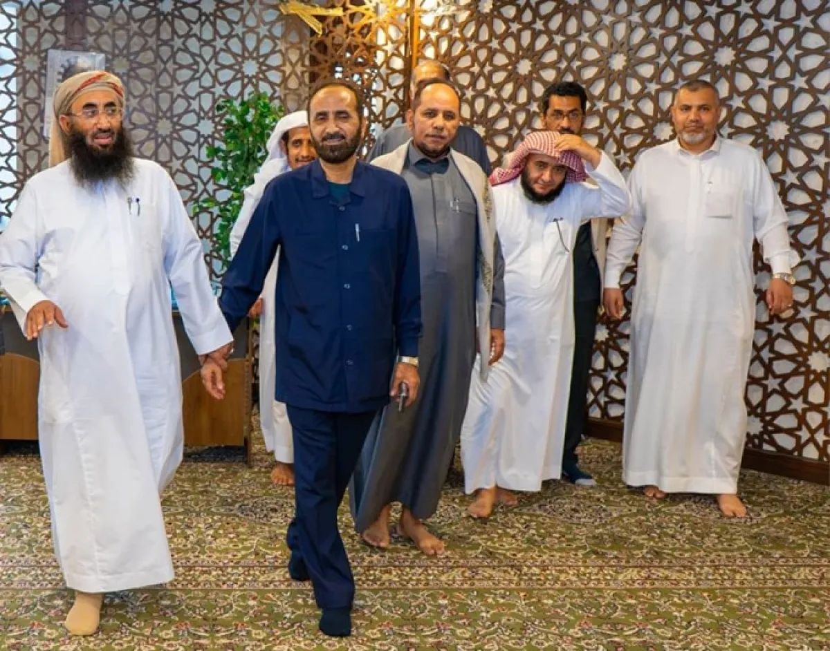 وزير الأوقاف يشدد على تهيئة بيئة سكنية ملائمة تضمن راحة الحجاج اليمنيين