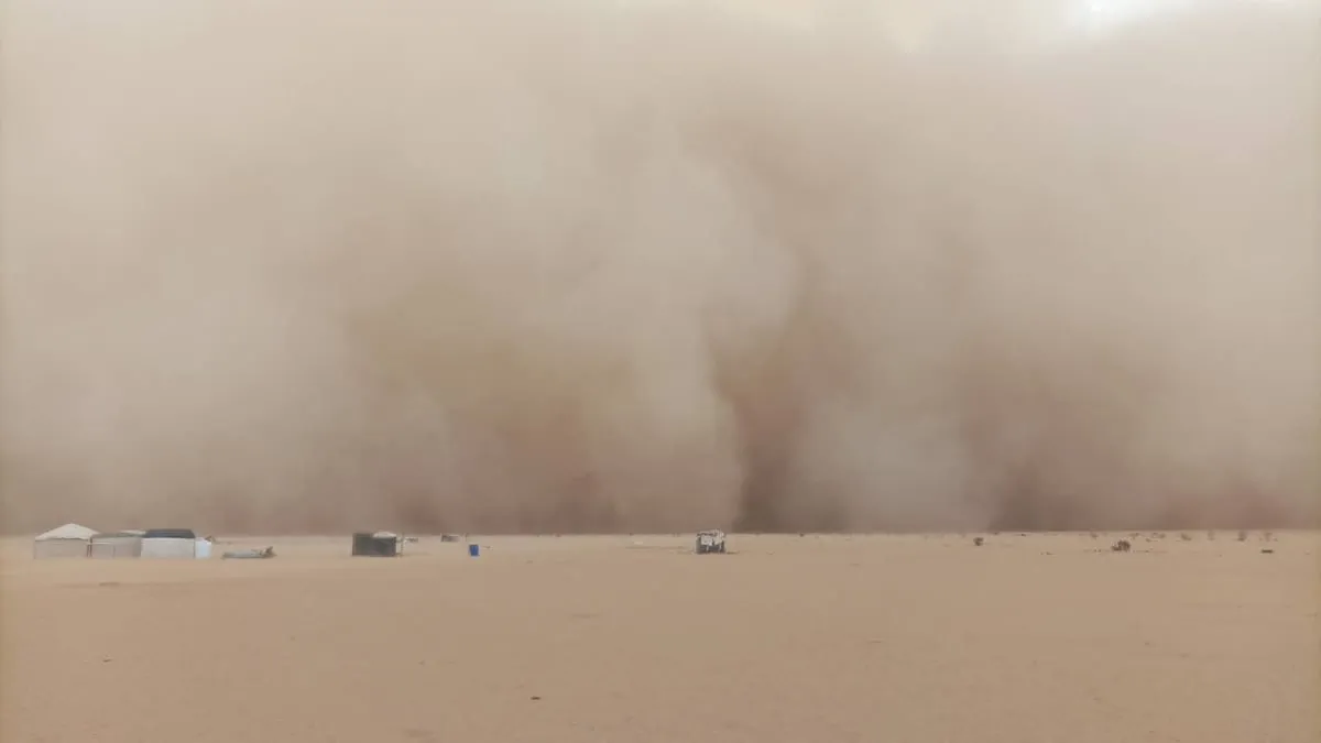 عاصفة رعدية تضرب مخيمات النازحين في الريان شرقي الجوف