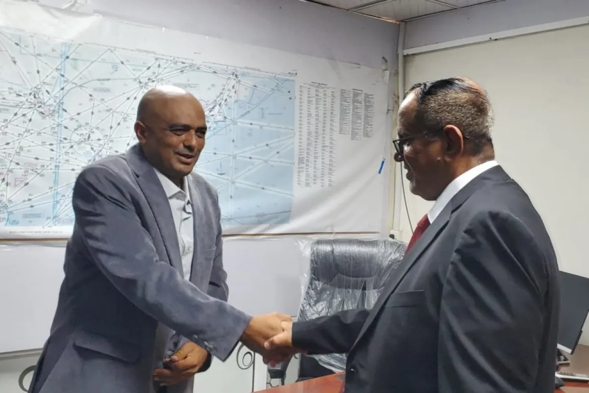 بن نهيد يتفقد سير الانضباط الوظيفي عقب عطلة عيد الفطر في قطاعات وإدارات هيئة الطيران المدني