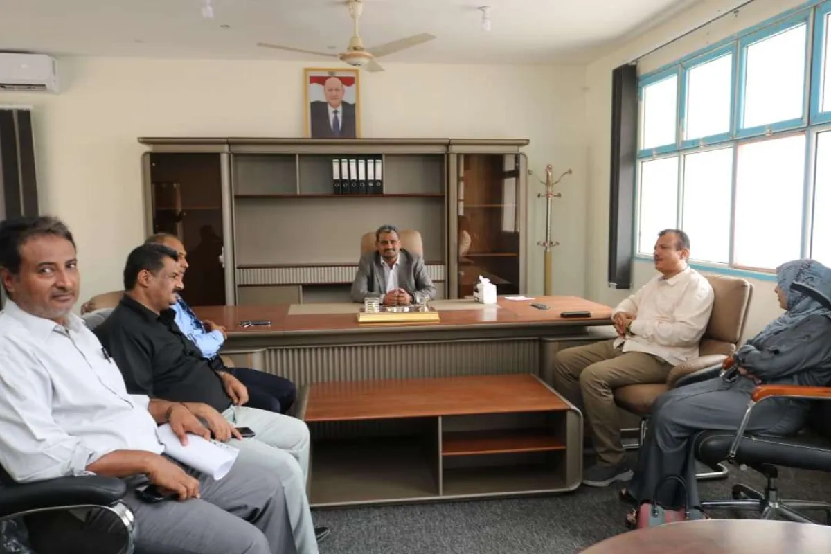 نائب وزير التعليم الفني يتفقد مستوى الانضباط الوظيفي عقب إجازة عيد الفطر في عدن