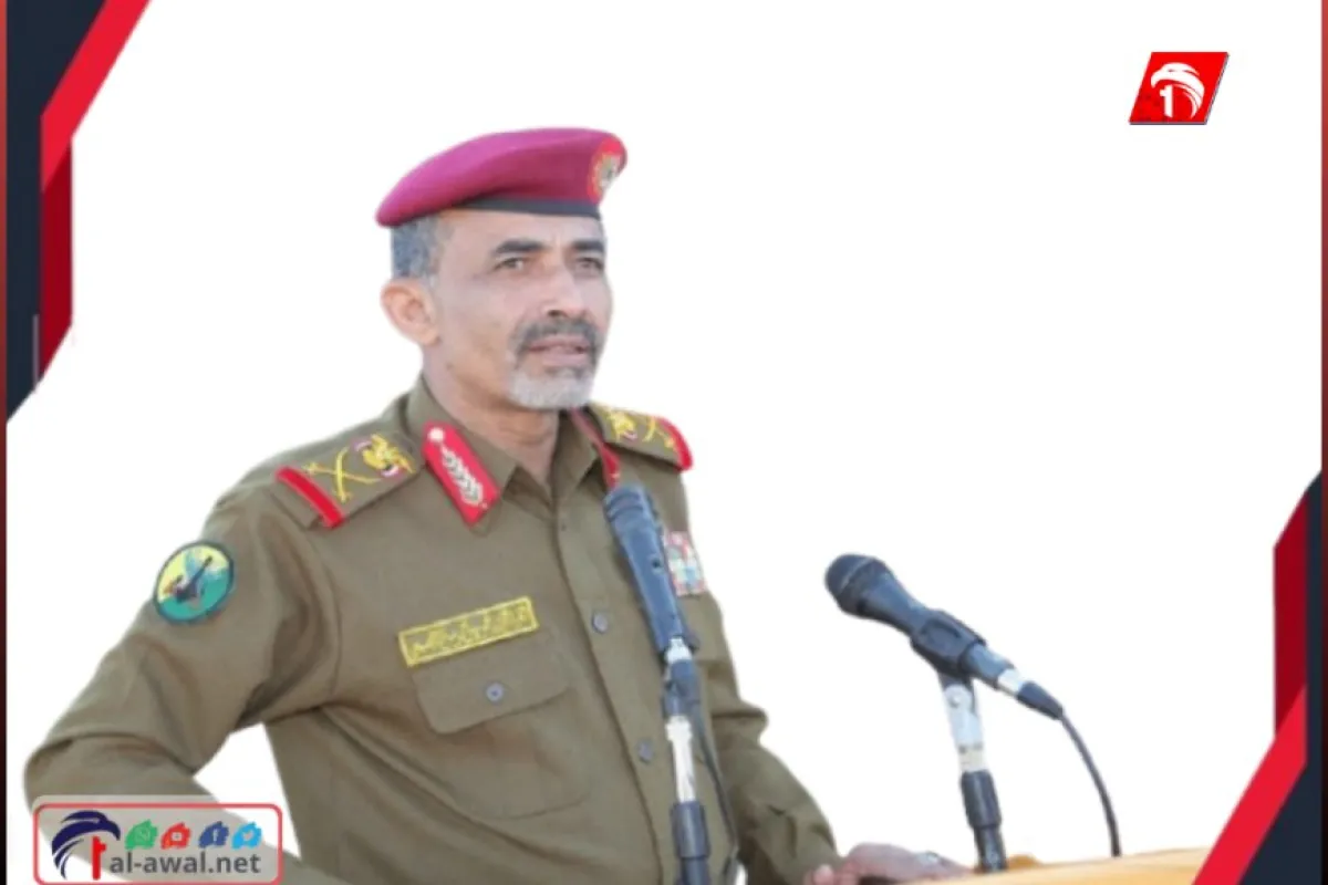 موقف حازم لعضو الرئاسي (الصبيحي).. غياب (علم الجمهورية) خلال مراسم تسليم محافظ لحج (الحالمي) يثير جدلاً