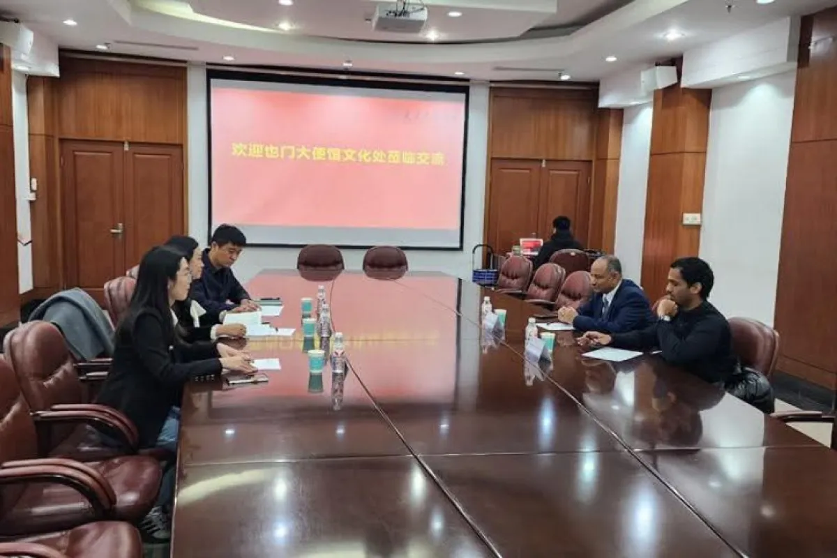 المستشار الأحمدي يبحث تعزيز التعاون الأكاديمي والبحثي مع جامعتي "داليان" للتكنولوجيا والاتصالات.