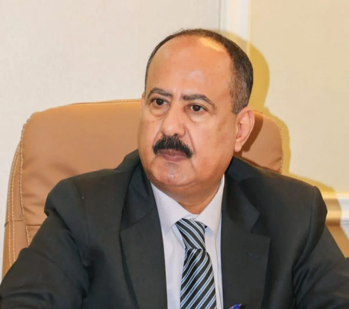 بعد العواصف والأمطار.. وزير النقل يضمن سلامة حركة العبور في منفذ الوديعة بحضرموت