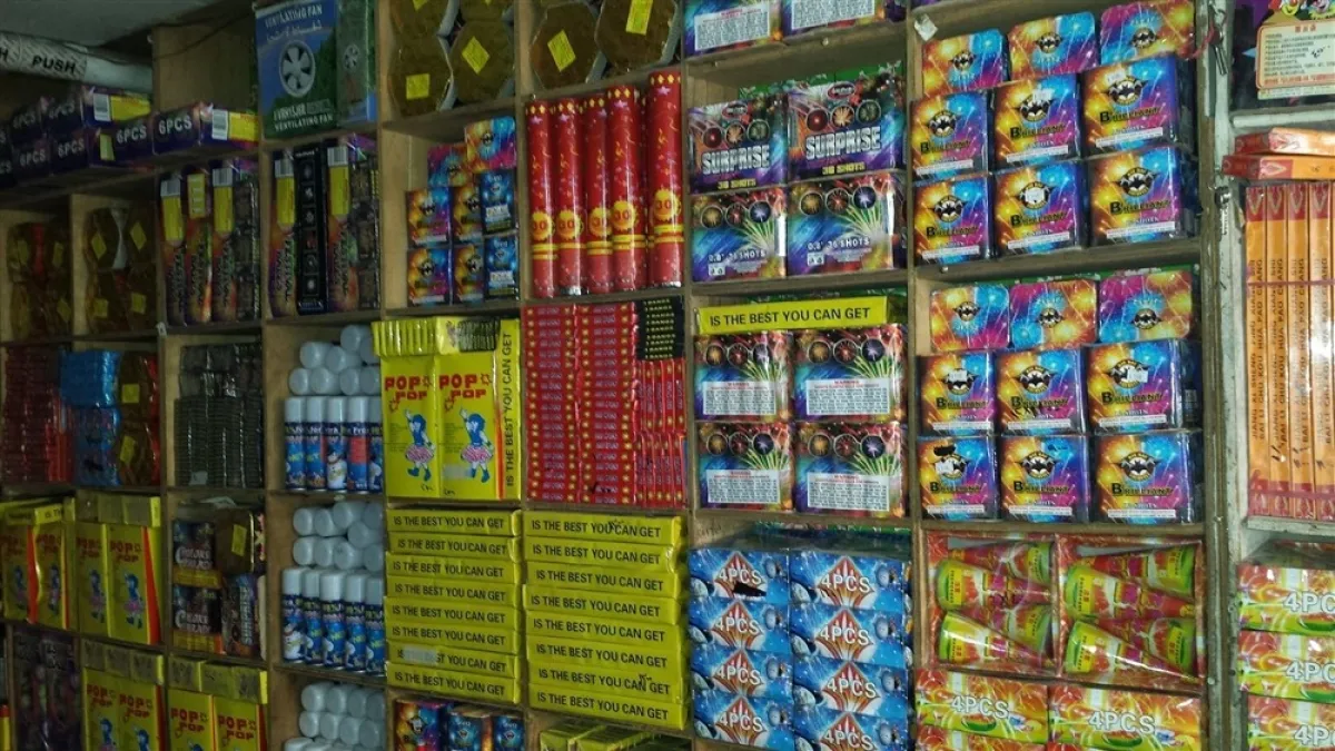 انتشار الألعاب النارية الخطرة في صنعاء يثير مخاوف مع تسجيل إصابات بين الأطفال