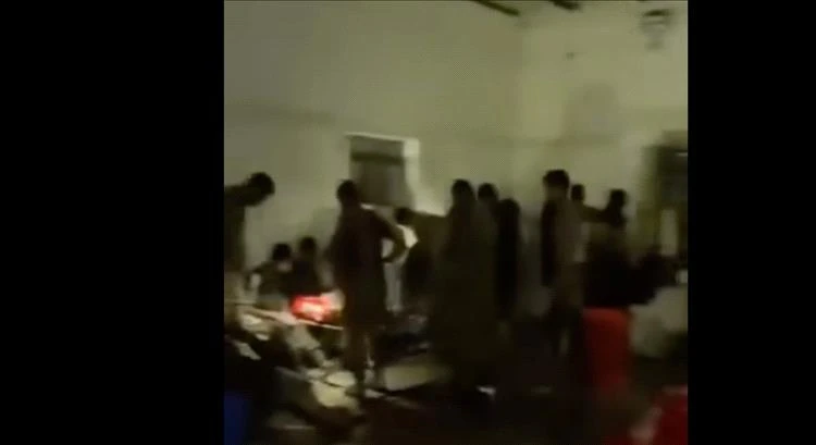 عاجل : كارثة مفاجئة تضرب معسكرًا عسكريًا في الوديعة.. سيول تخلّف قتلى وجرحى