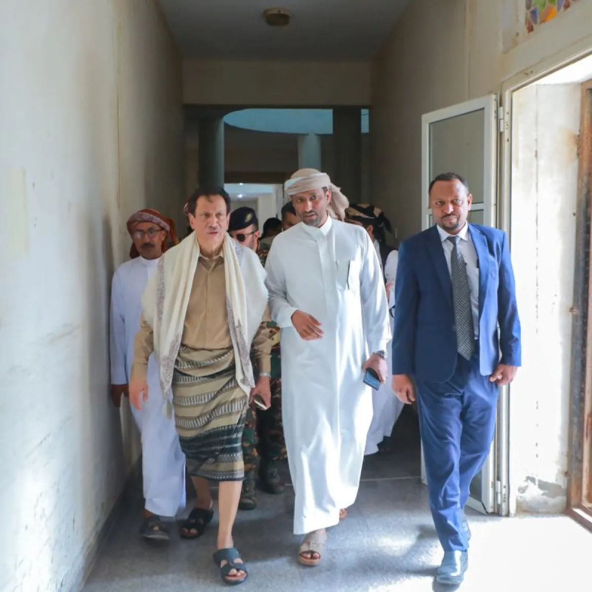 المهرة … “بن ياسر”يتفقد مستوى الانضباط الوظيفي في أول يوم دوام عقب إجازة عيد الفطر