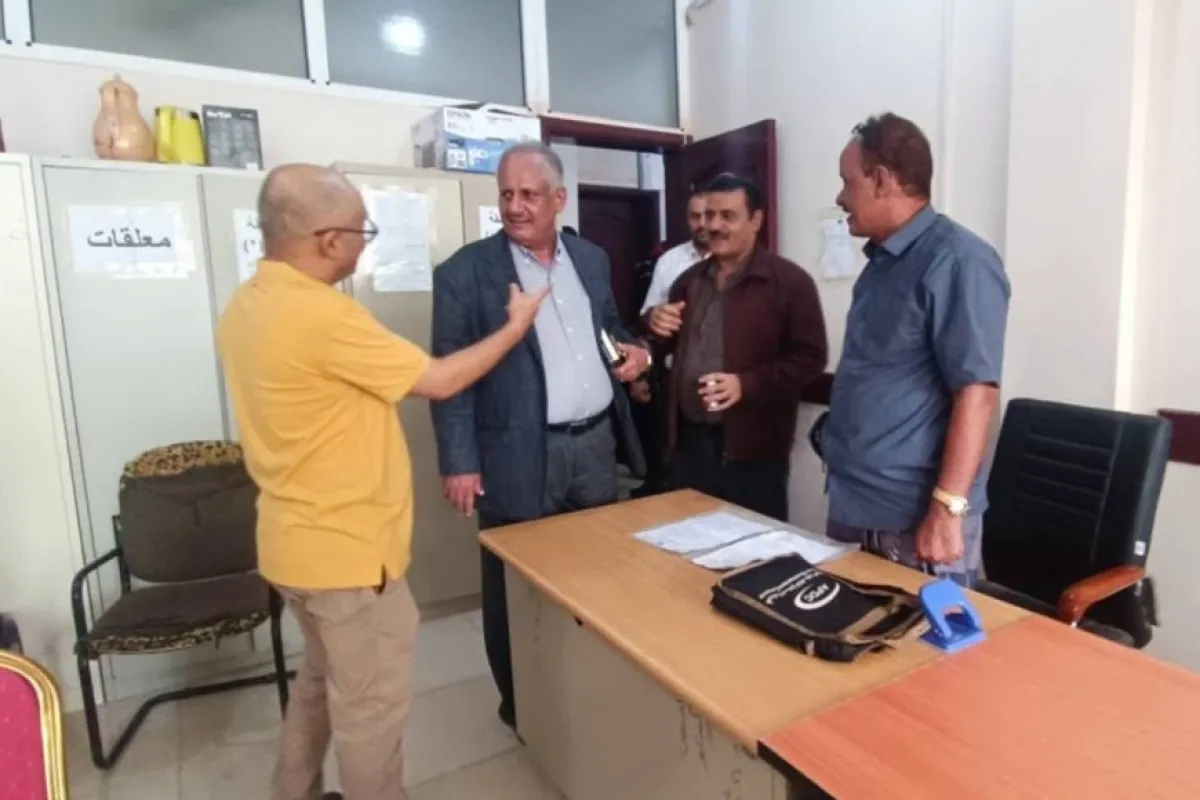 عقب إجازة عيد الفطر المبارك..وكيل عدن "شائع" يتفقد مستوى الإنضباط الوظيفي في ديوان السلطة المحلية بمديرية المنصورة