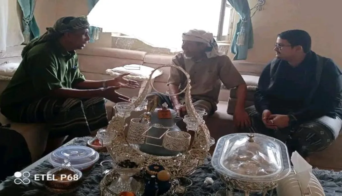 زيارة عيدية لمدير صحة المهرة تطمئن على مدير الترصد الوبائي السابق وتؤكد الوفاء للكوادر الصحية