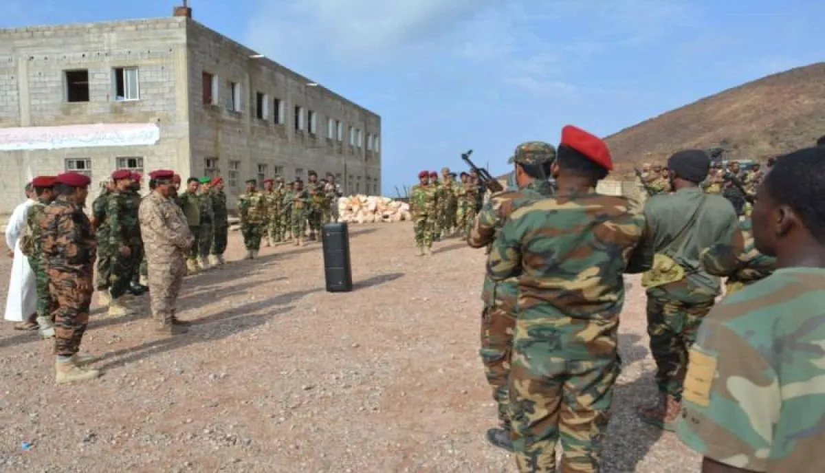 اللواء اليميني يطّلع على جاهزية الكتيبة الخاصة بالمكلا ويشيد بدورها في تعزيز الأمن والاستقرار