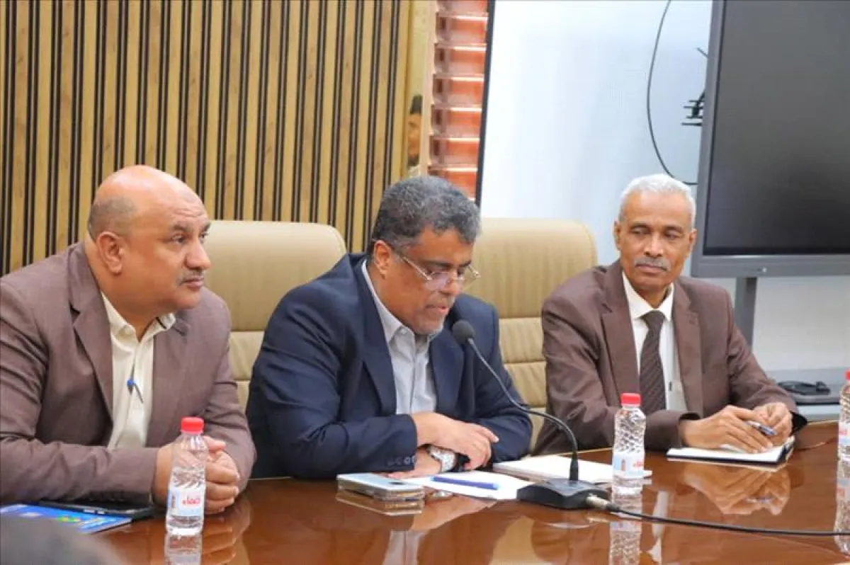 الشاذلي يترأس اجتماعًا موسعًا لمدراء عموم المديريات والمكاتب التنفيذية بعدن لمناقشة مستجدات الأوضاع وجهود الطوارئ