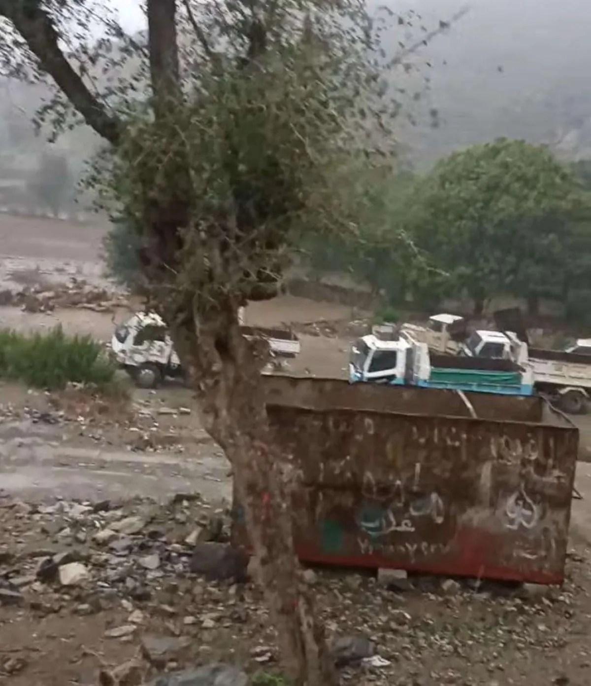 هطول أمطار متفرقة قبل قليل