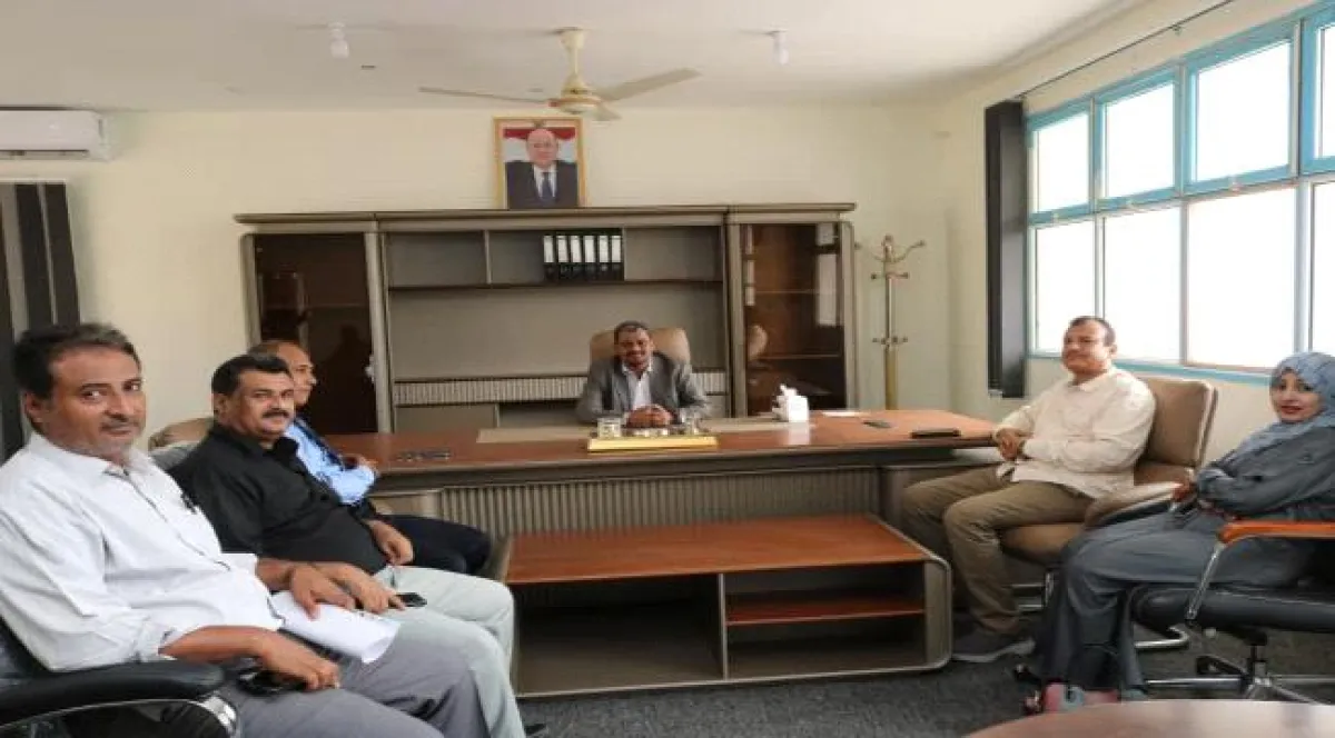 المحولي يطلع على مستوى الأداء والانضباط الوظيفي في ديوان الوزارة