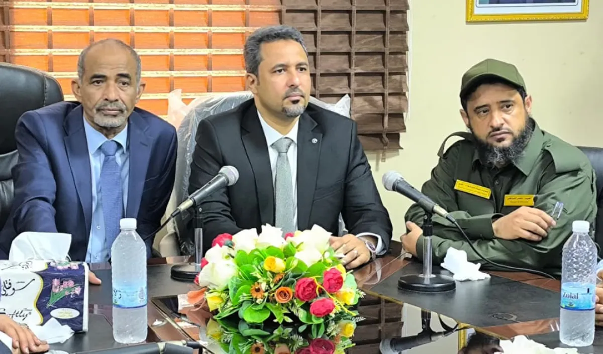 مدير أمن لحج يتقدم القيادات الأمنية في مراسم التسليم والاستلام بين المحافظ السلف والخلف بحضور رسمي يتقدمه اللواء محمود الصبيحي