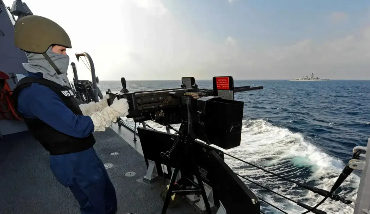 إيران تلّوح مجدداً بـ "باب المندب" وتعد بمفاجأة إذا استهدفت جزرها