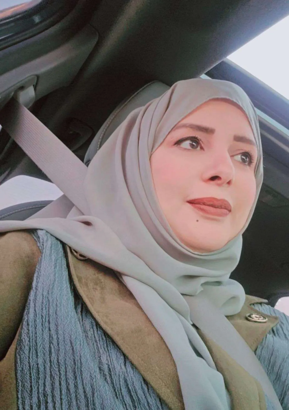 إعلامية تنتقد عملاً فنياً وتصفه بـ"تشويه لهوية عدن" (صورة)