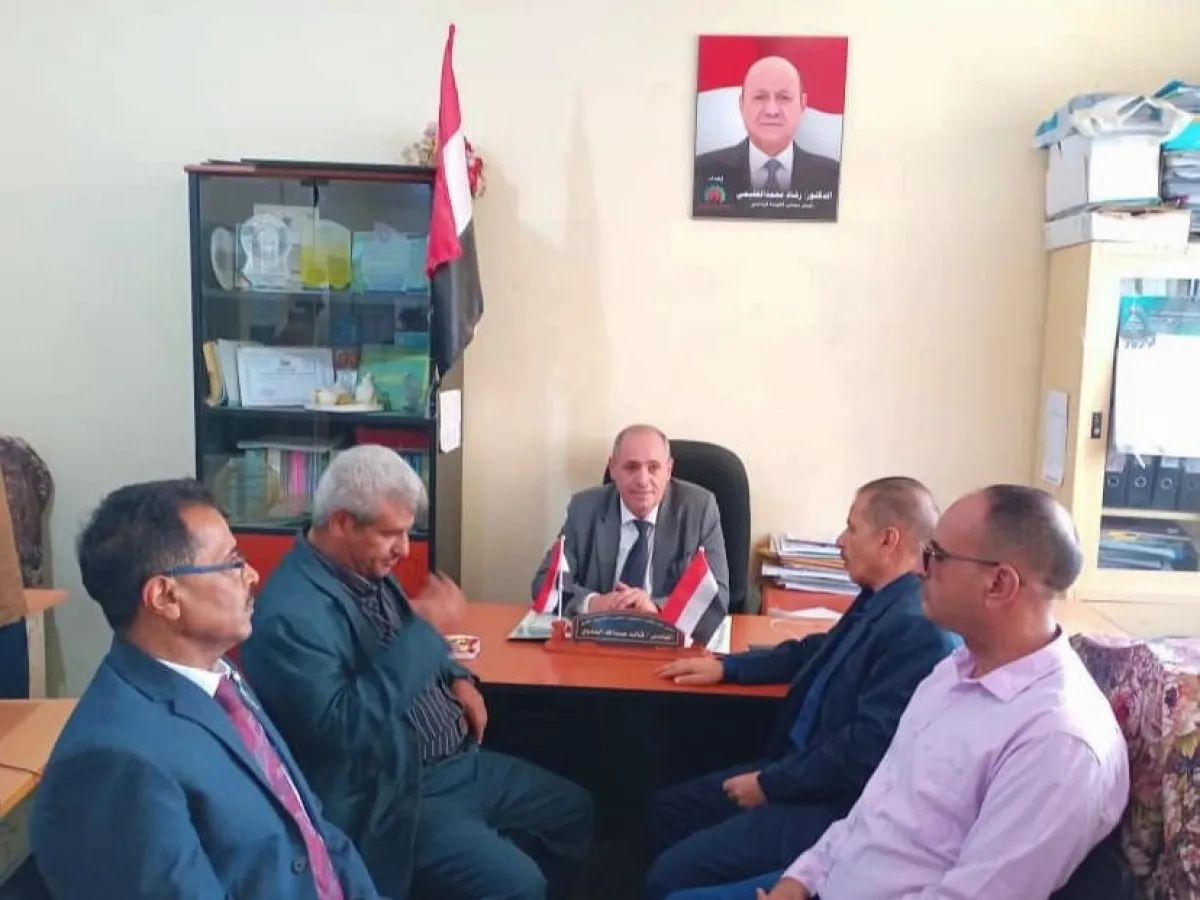وكيل محافظة تعز يقيّم الانضباط الوظيفي بعد إجازة عيد الفطر
