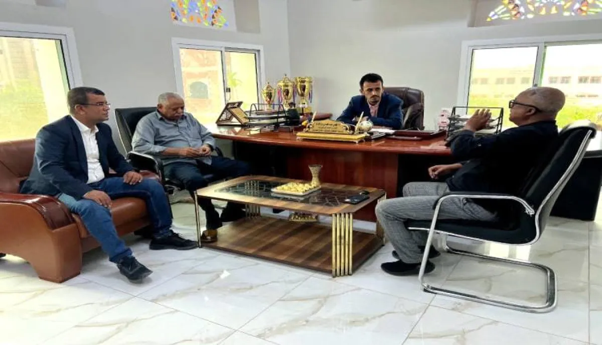 وكيل حضرموت يتفقد الانضباط الوظيفي في عدد من المرافق الحكومية بعد إجازة عيد الفطر المبارك