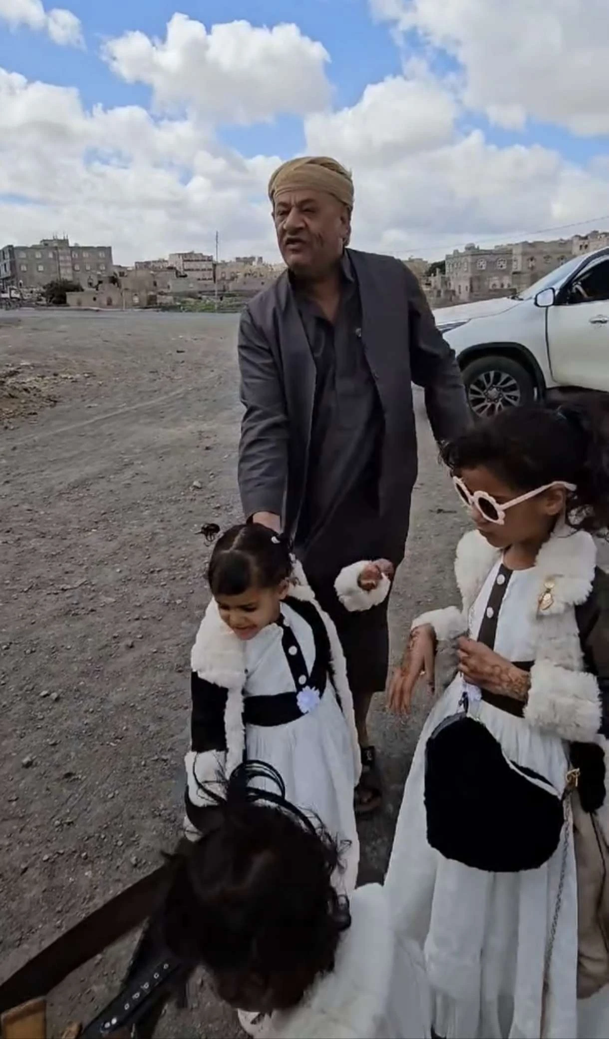 عاجل:ظهور جديد لخالد الخروقة يكشف سبب تقديمه بناته لحكم قبلي(خطير وصادم)