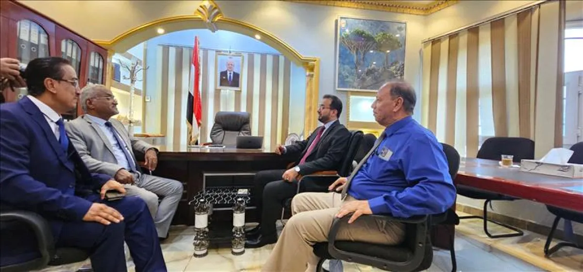 وزير الخدمة المدنية سالم العولقي يشيد بمستوى الانضباط الوظيفي في وزارة الإدارة المحلية