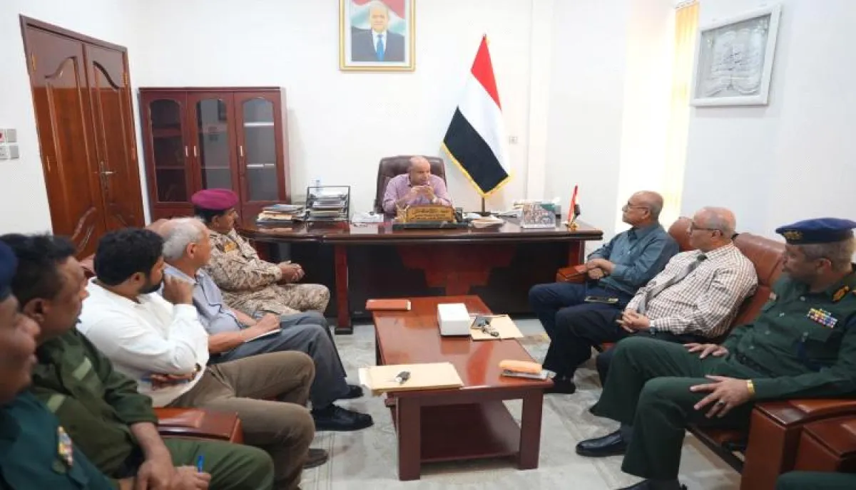 عضو مجلس القيادة محافظ حضرموت يترأس اجتماعا موسعا لمعالجة قضايا الأراضي وتعزيز سيادة القانون
